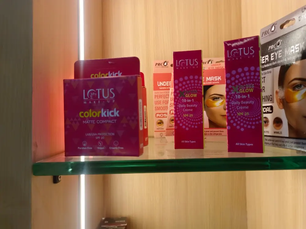Lotus Colorkick compact and PRO Herbal under-eye masks